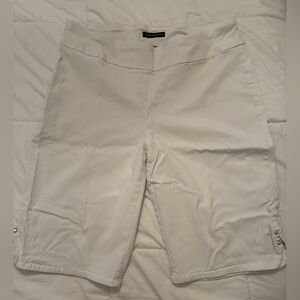 Counterparts Women's White Bermudas, clam diggers, long shorts.
